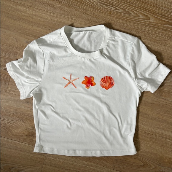 BASIC BABY TEE WITH SEASHELL DESIGN - Picture 2 of 3